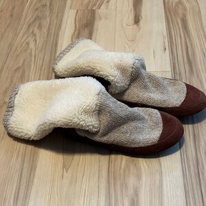 Acorn Women's Mukluk Sock Slippers with hard sole in Cream and Brown 8/9
